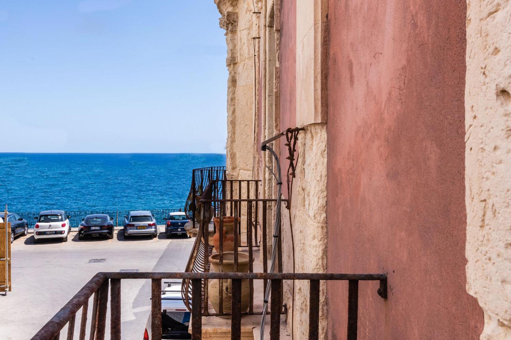 Palazzo Bozzanca Apartments By Wonderful Italy Syracuse Luaran gambar