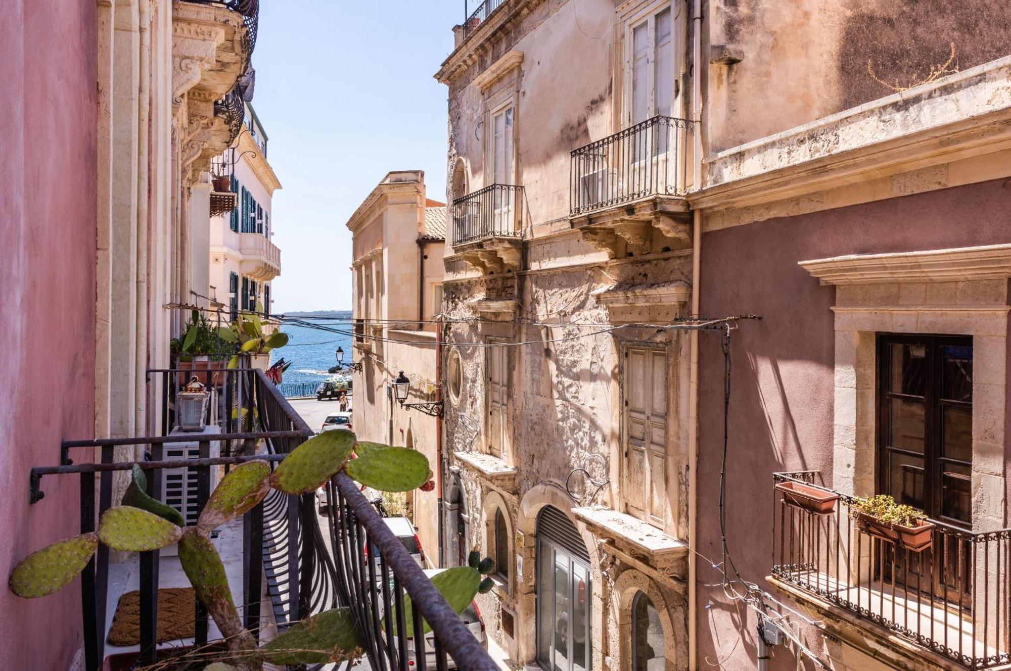 Palazzo Bozzanca Apartments By Wonderful Italy Syracuse Luaran gambar